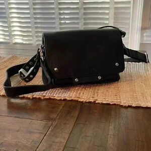 Nunoo Honey Black leather bag